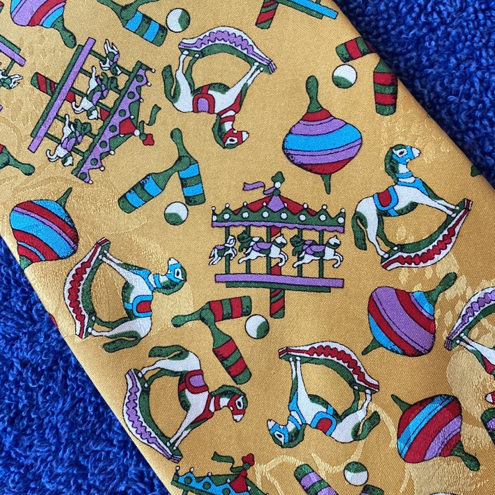 Tie - Picture 3 of 4